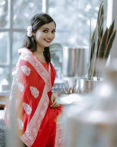 mareena-michael-kurisingal-in-red-saree-pictures-012