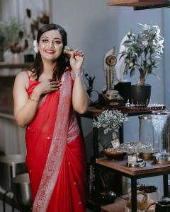 mareena-michael-kurisingal-in-red-saree-pictures-022