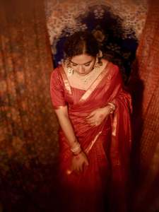 mareena-michael-kurisingal-in-red-saree-traditional-style-images-003