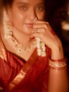 mareena-michael-kurisingal-in-red-saree-traditional-style-images-006
