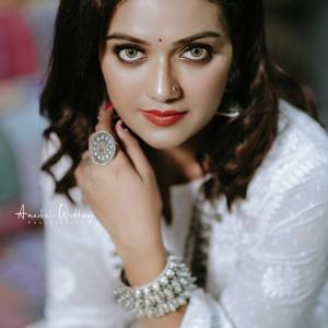 mareena-michael-kurisingal-in-white-kurta-photos-001