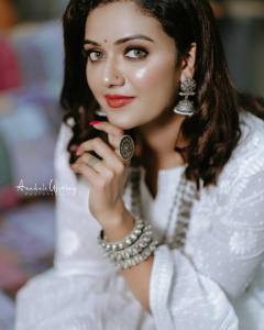 mareena-michael-kurisingal-in-white-kurta-photos-007