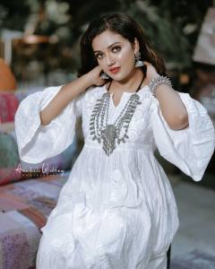 mareena-michael-kurisingal-in-white-kurta-photos-011