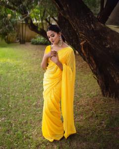 mareena-michael-kurisingal-in-yellow-saree-photos-002