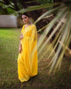 mareena-michael-kurisingal-in-yellow-saree-photos-003