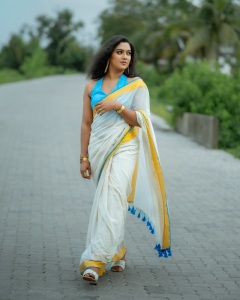 mareena-michael-kurisingal-latest-photoshoot-poses-ideas-001