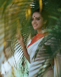 mareena michael new photoshoot pics in saree-001