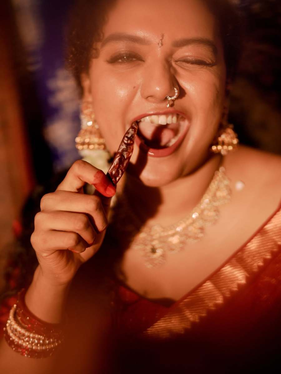 mareena-michael-kurisingal-in-red-saree-traditional-style-images-011