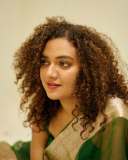 mareena-michael-kurisingal-in-green-cotton-saree-pics-006