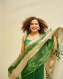 mareena-michael-kurisingal-in-green-cotton-saree-pics-010