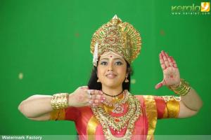 1690meena_latest_pics_09
