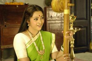 724meena_latest_stills_06-001