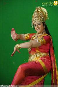 8770meena_latest_stills_06-002