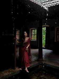 meenakshi-anoop-in-maroon-saree-photos-003