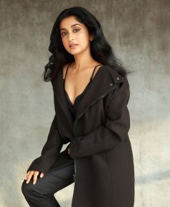 Meera-Jasmine-new-photos-in-black-dress