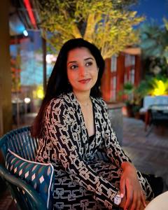 meera-jasmine-in-black-dress-photos