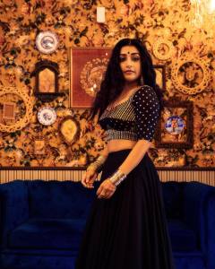 meera-jasmine-in-black-lehenga-photos-002