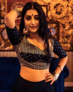 meera-jasmine-in-black-lehenga-photos-004