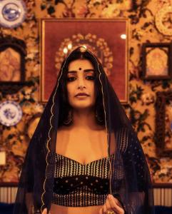 meera-jasmine-in-black-lehenga-photos-005