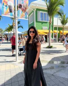 meera-jasmine-in-long-top-style-photos-002