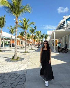 meera-jasmine-in-long-top-style-photos-003