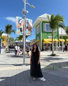meera-jasmine-in-long-top-style-photos-006