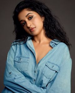 meera-jasmine-latest-photos-in-denim-shirt-001