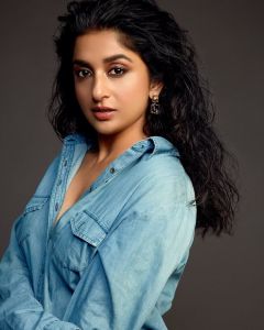 meera-jasmine-latest-photos-in-denim-shirt-002