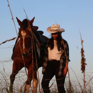 meera-jasmine-with-horse-photos-011