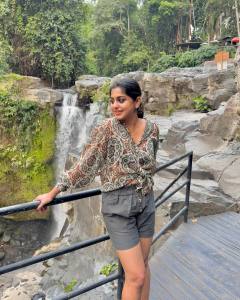 meera-nandan-in-mini-skirt-and-top-fashion-photos