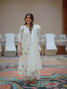 meera-nandan-in-simple-churidar-designs-photos