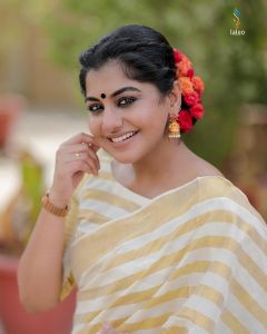 meera-nandan-latest-onam-2021-photos-in-Kerala-saree-003