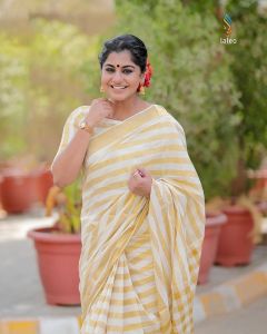 meera-nandan-latest-onam-2021-photos-in-Kerala-saree-004