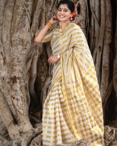 meera-nandan-latest-onam-2021-photos-in-Kerala-saree