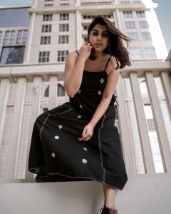 meera-nandan-latest-photos-in-black-dress-002