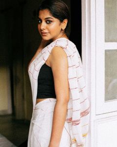 meera-nandan-new-photos-in-white-saree-001