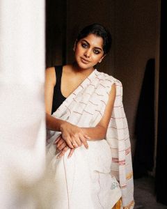 meera-nandan-new-photos-in-white-saree-002