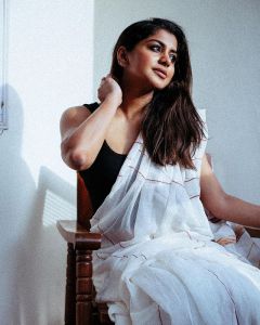 meera-nandan-new-photos-in-white-saree-006