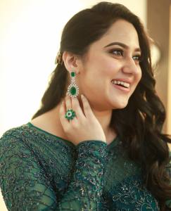 actress-miya-george-photos-in-green-gown-002