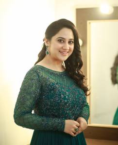actress-miya-george-photos-in-green-gown