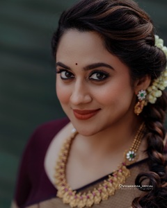 actress-miya-latest-photos-in-violet-pattu-saree-with-makeup-ideas-