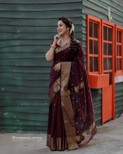 actress-miya-latest-photos-in-violet-pattu-saree-with-makeup-ideas-001