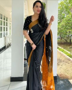 mia-george-beautiful-pictures-in-black-colour-saree-006