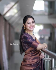 mia-george-in-pattu-saree-001