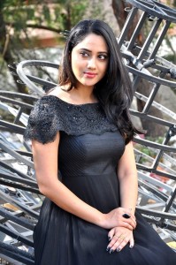 mia-george-latest-images-656-00771