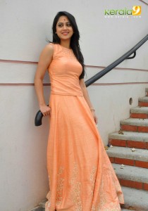 mia-george-latest-photos-02938-01023