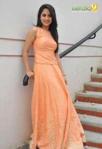 mia-george-latest-photos-02938-04583