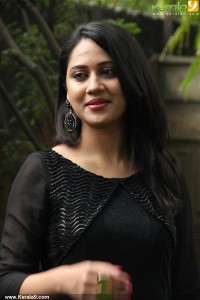 mia-george-latest-photos-100-01259