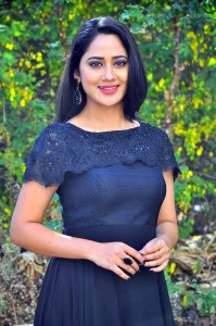 mia-george-latest-photos-100-05435