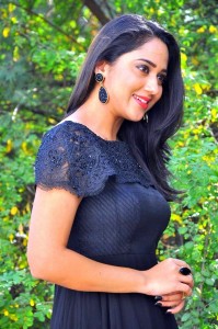 mia-george-latest-stills-333-00785